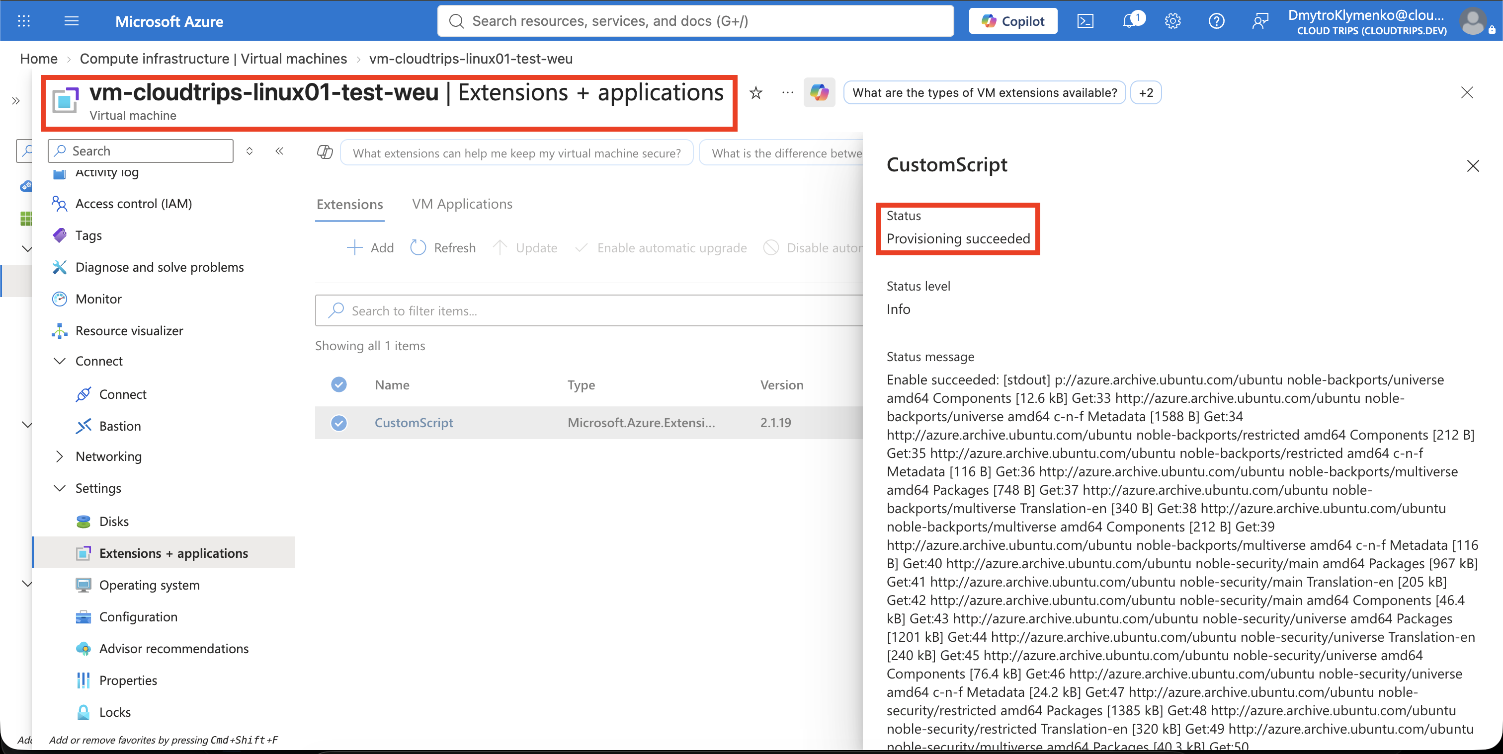 Seite „Extensions + applications“ der VM mit der CustomScript-Erweiterung und erfolgreichem Bereitstellungsstatus